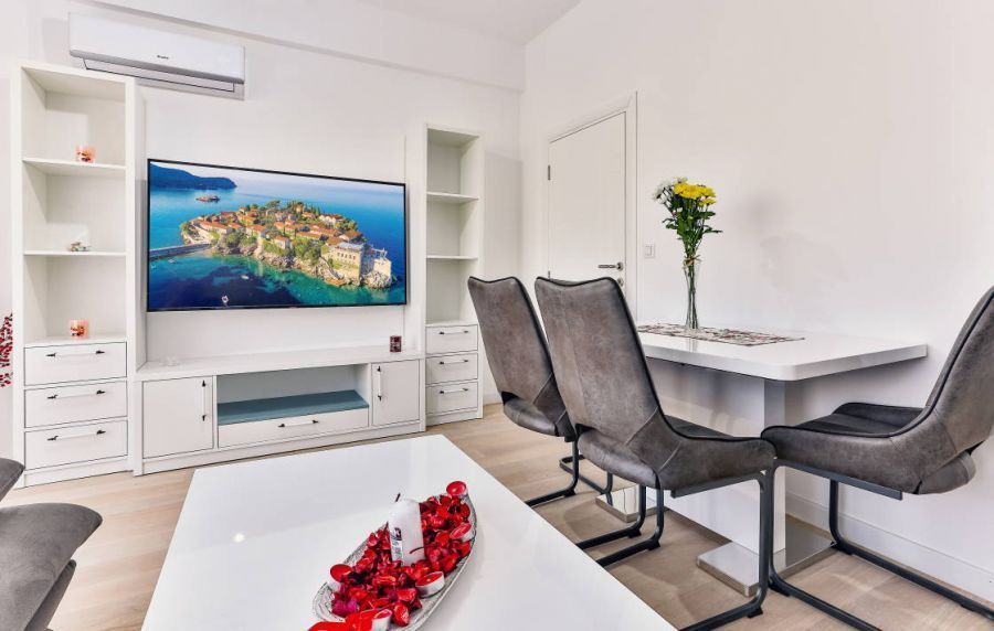 Three-bedroom apartment in Bečići, 86m²