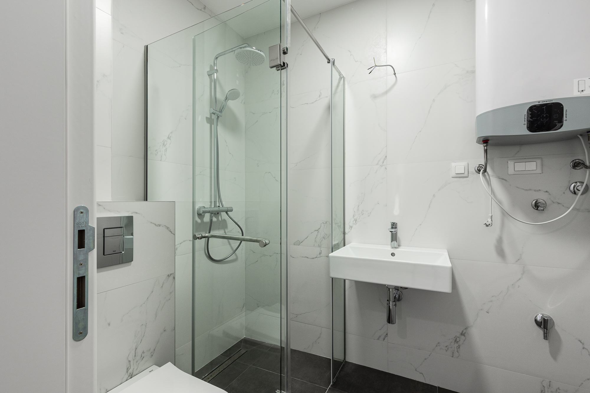 One bedroom apartment in Becici with a sea view