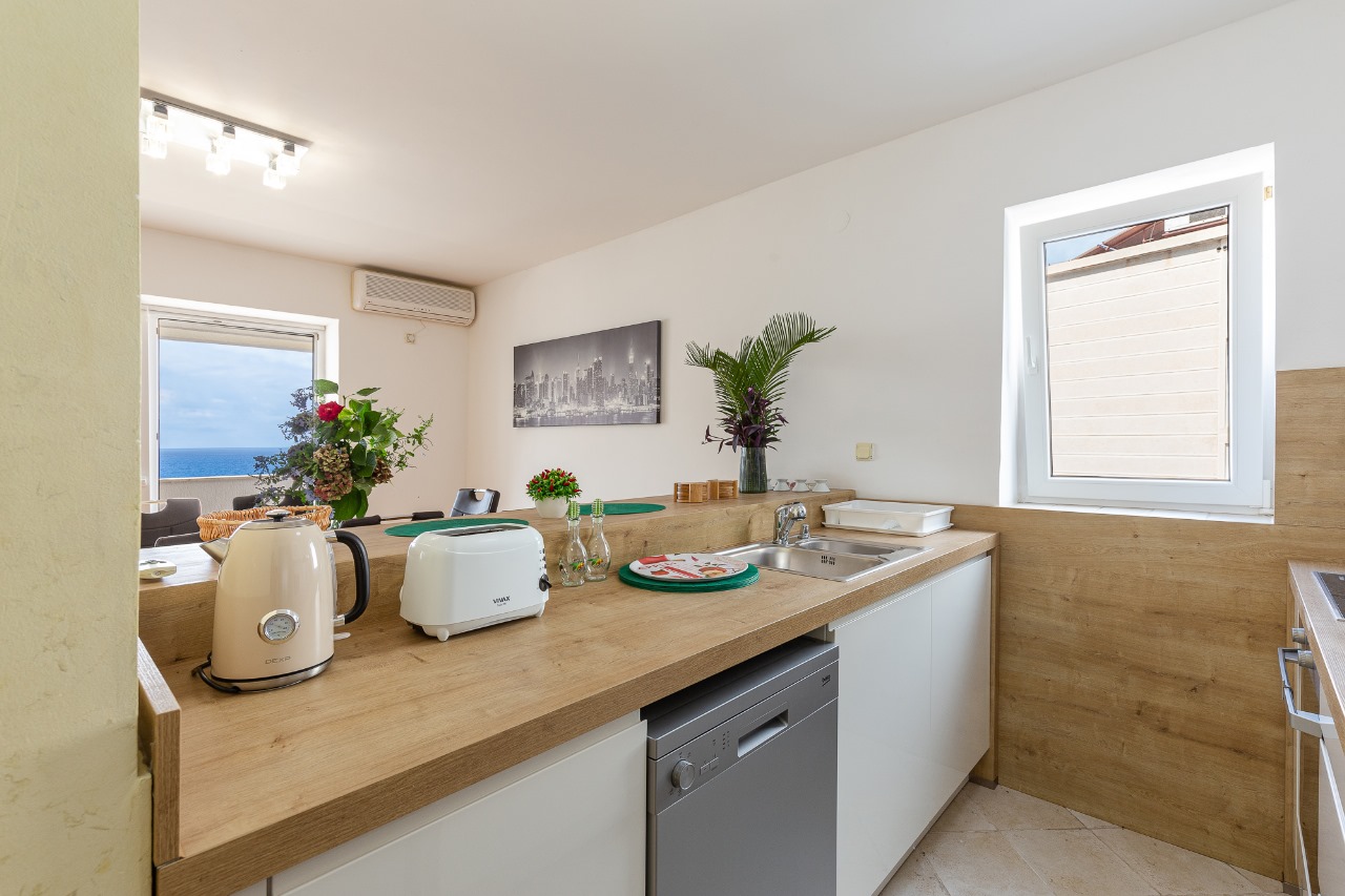 Spacious duplex apartment with sea view in Sveti Stefan