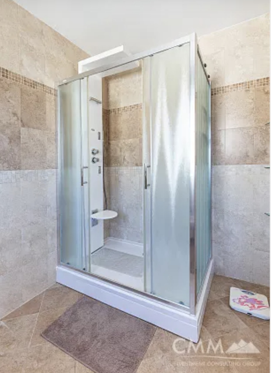 Spacious duplex apartment with sea view in Sveti Stefan