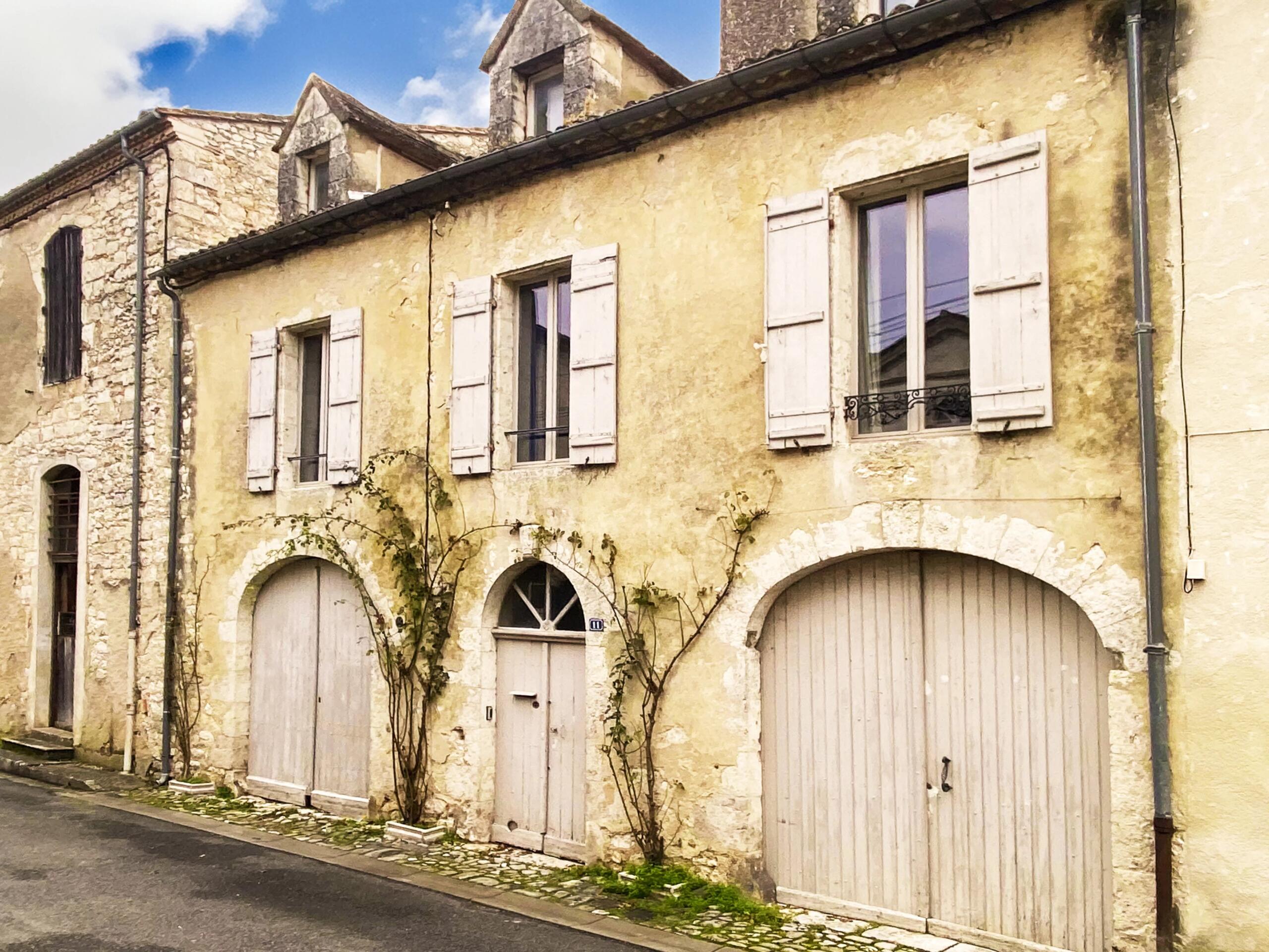 An Exceptional 18th-Century Town House with Rare Provenance, Aquitaine – France – BVI83615
