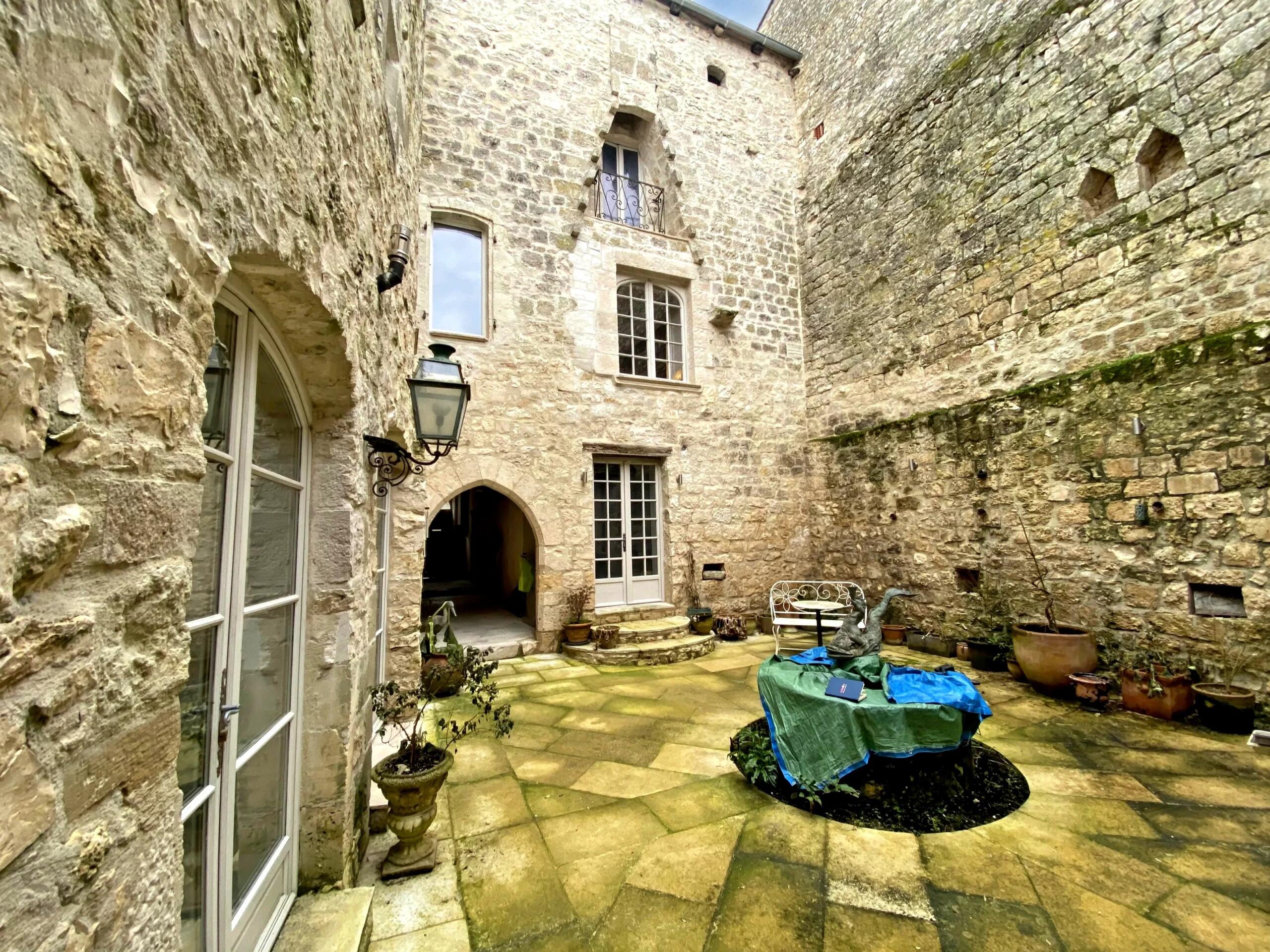 An Exceptional 18th-Century Town House with Rare Provenance, Aquitaine – France – BVI83615