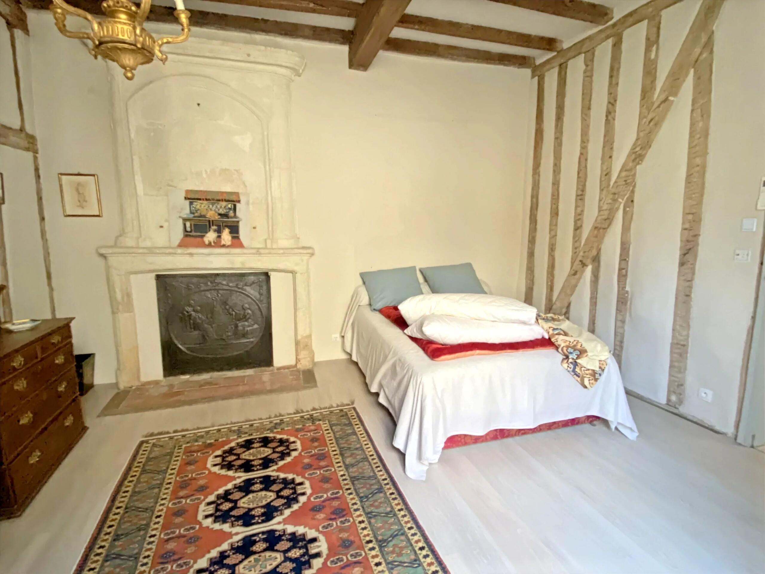 An Exceptional 18th-Century Town House with Rare Provenance, Aquitaine – France – BVI83615