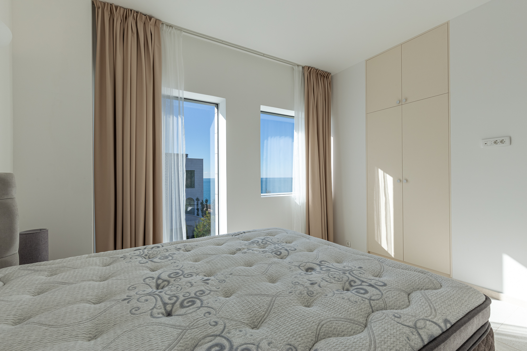 Luxurious villas in the PURE MANSIONS complex