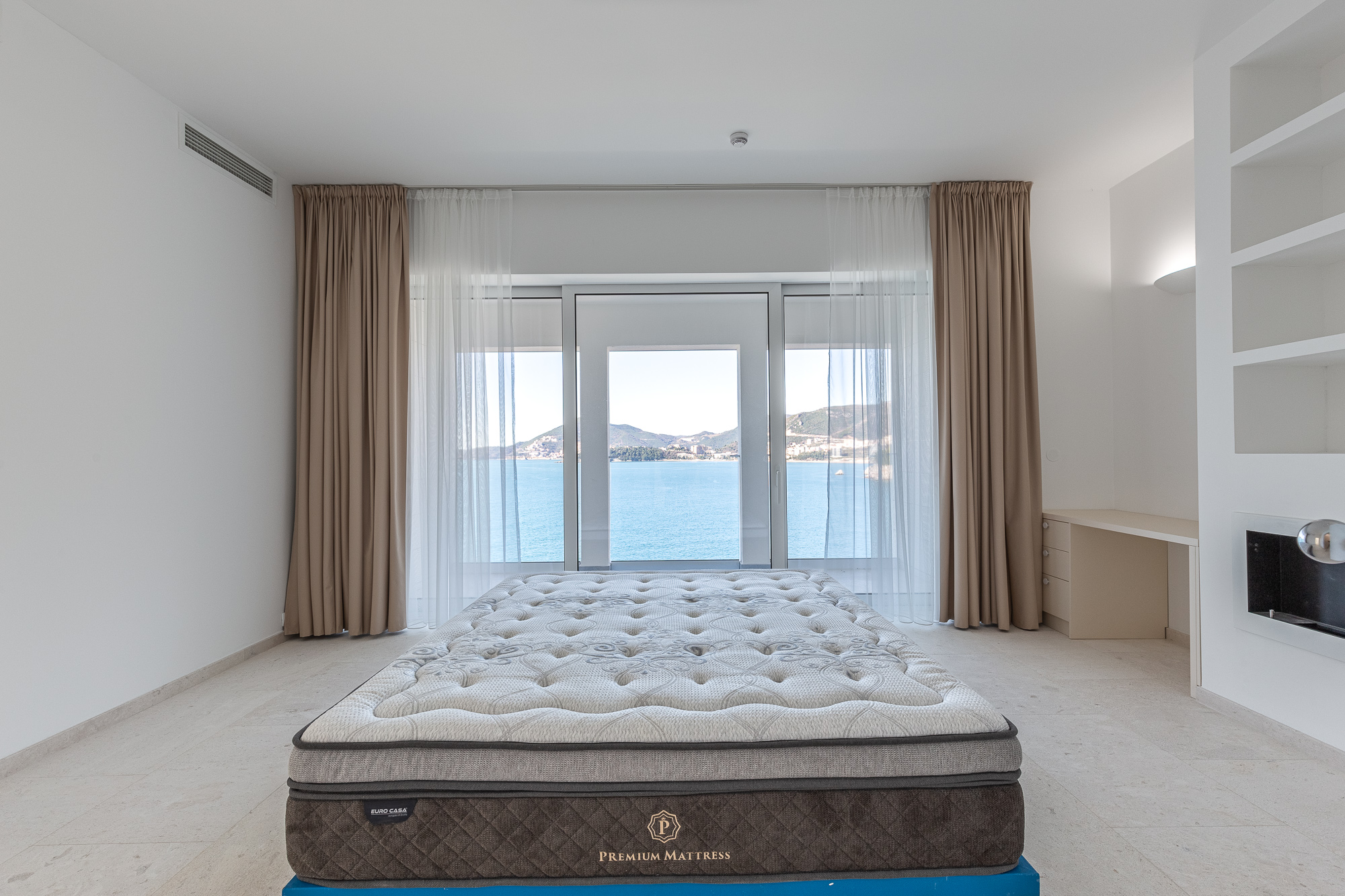 Luxurious villas in the PURE MANSIONS complex