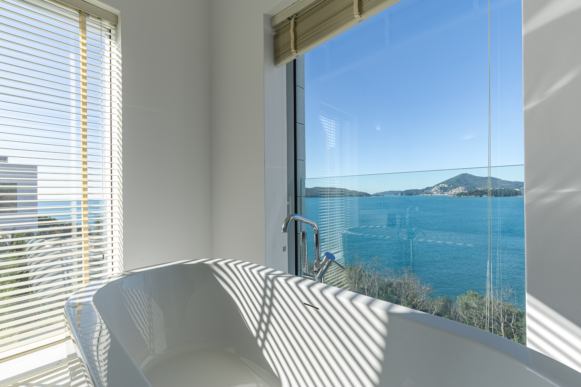 Luxurious villas in the PURE MANSIONS complex