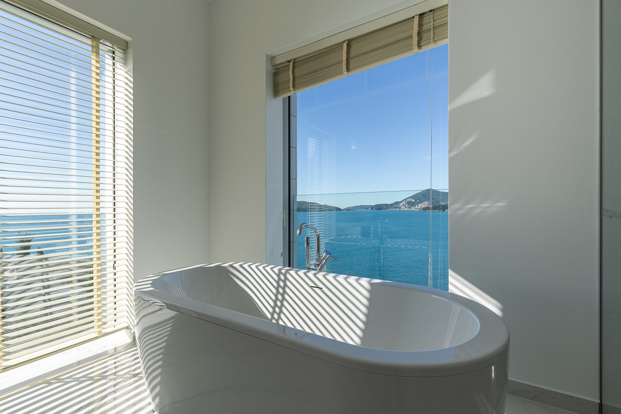 Luxurious villas in the PURE MANSIONS complex