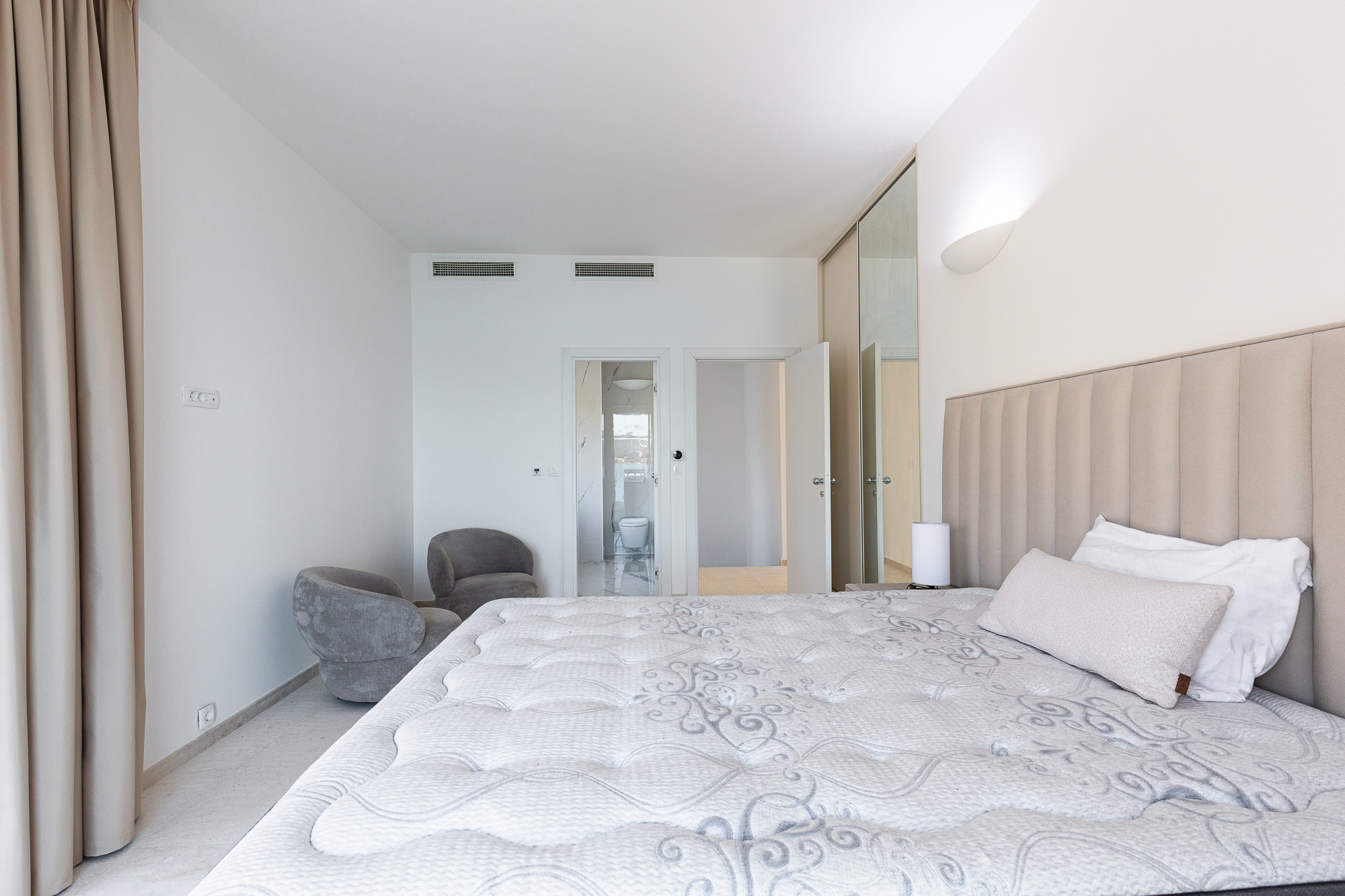 Luxurious villas in the PURE MANSIONS complex