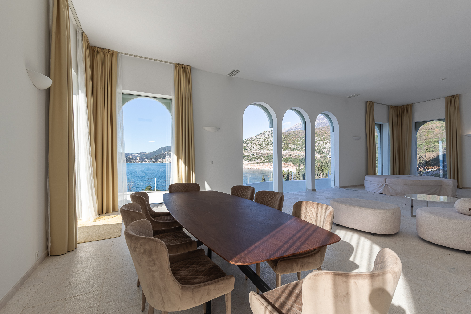 Luxurious villas in the PURE MANSIONS complex