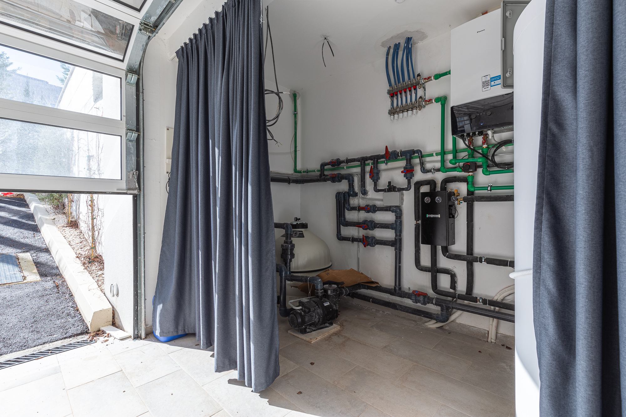 Luxurious villas in the PURE MANSIONS complex