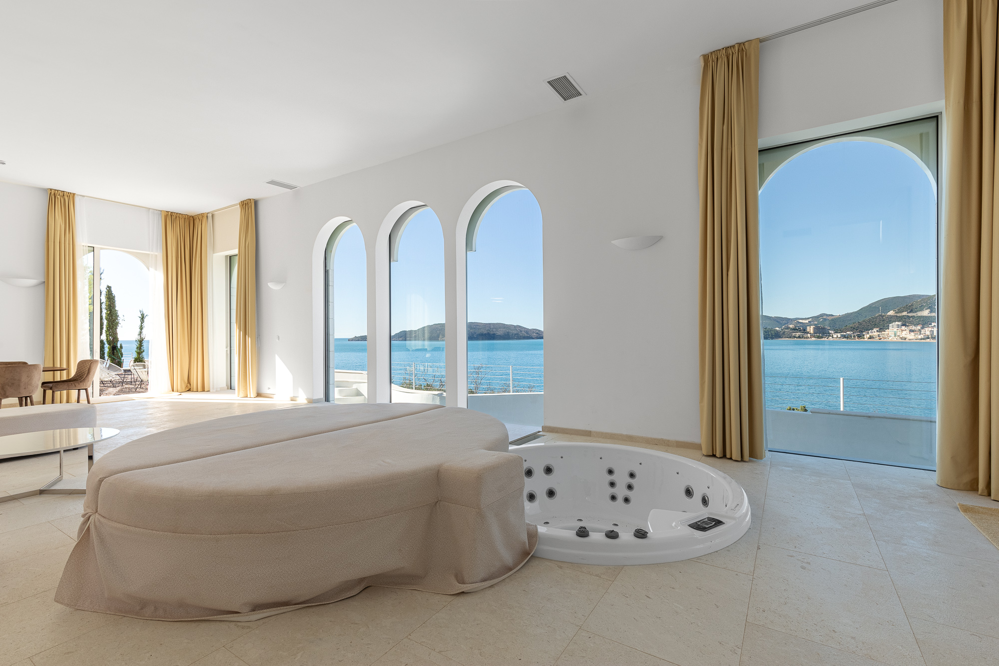 Luxurious villas in the PURE MANSIONS complex