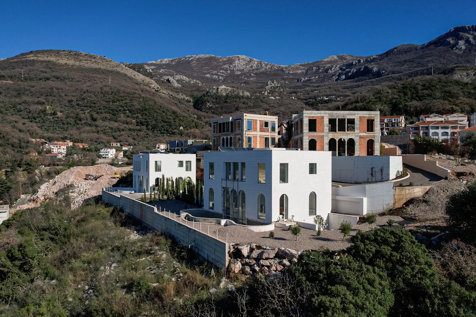 Luxurious villas in the PURE MANSIONS complex