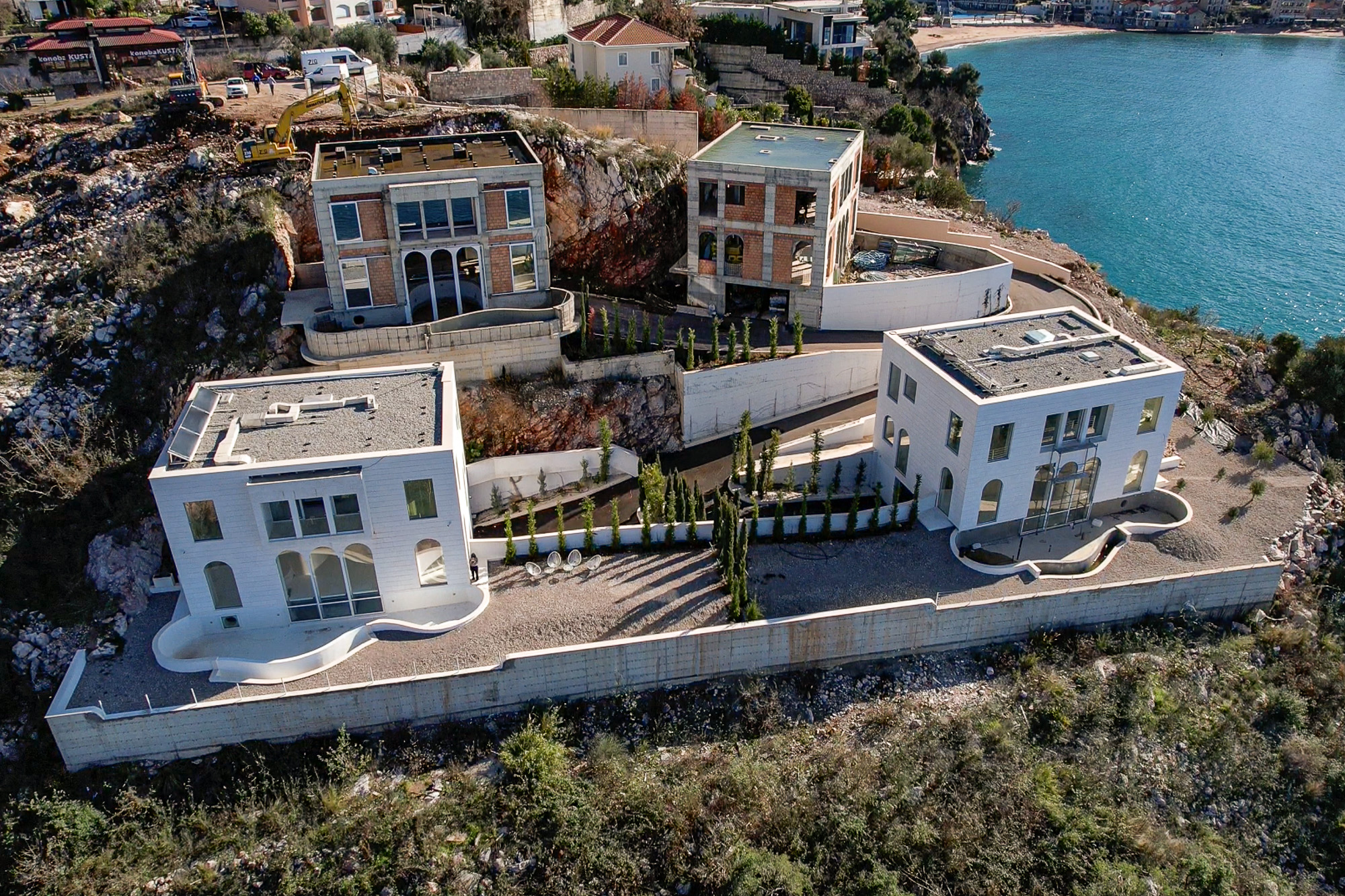 Luxurious villas in the PURE MANSIONS complex