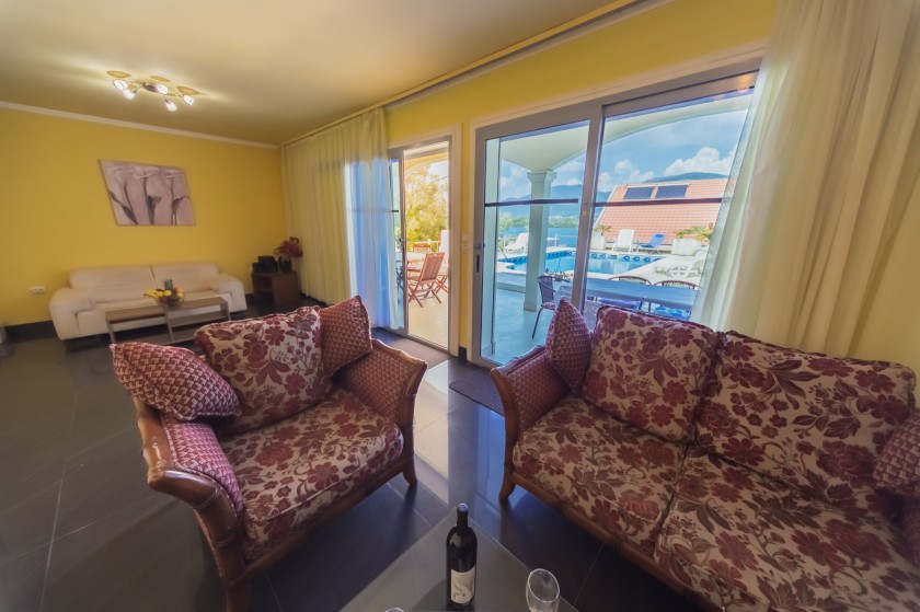 Spacious house with sea views in the picturesque area of ​​Djurashevichi