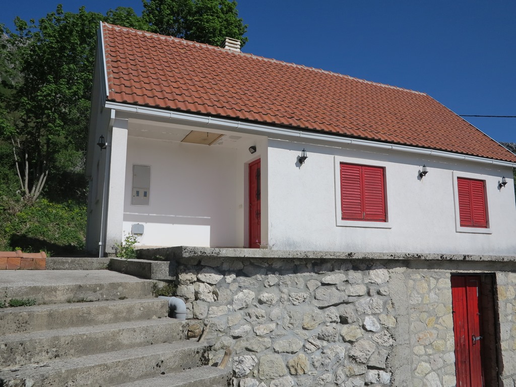 Cozy house 78m2 in Cetinje, Ugni