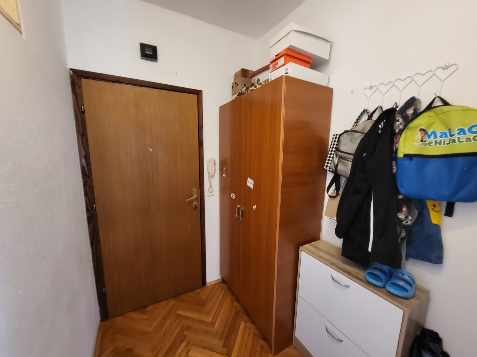 Two-bedroom apartment  in Petrovac in a quiet neighborhood within walking distance from the beach