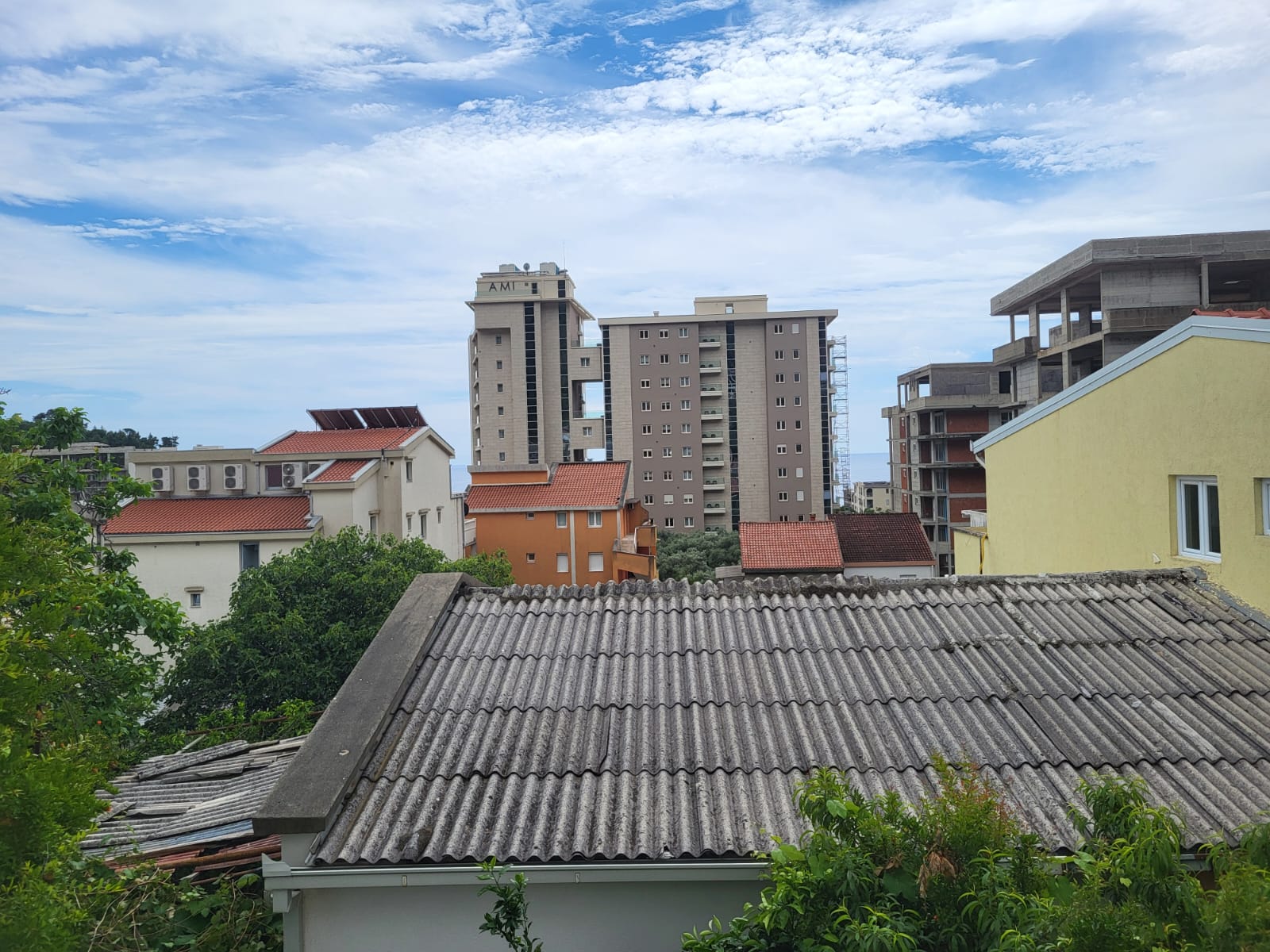 Two-bedroom apartment  in Petrovac in a quiet neighborhood within walking distance from the beach