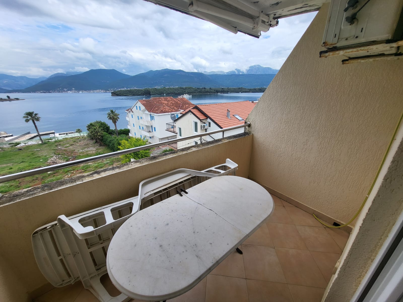 For sale: 24m² apartment with a sea view on the coast of the Bay of Kotor.