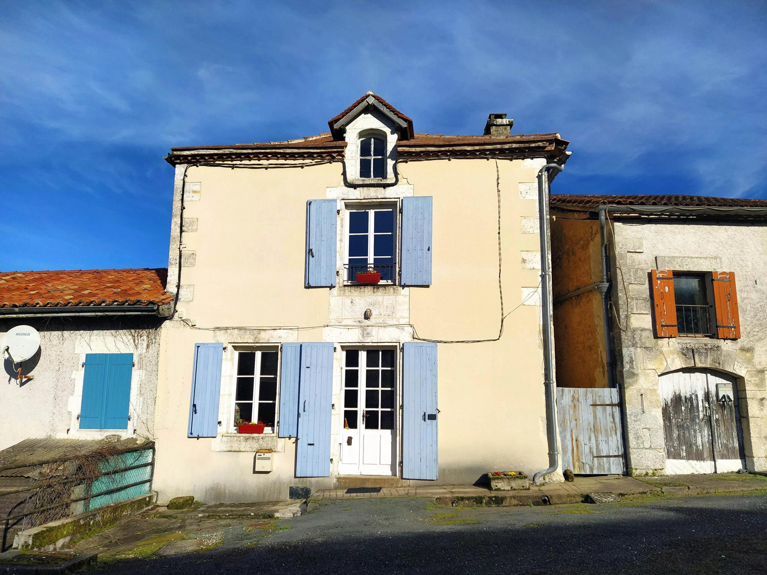 Stylish village property, Aquitaine – France – BVI84196