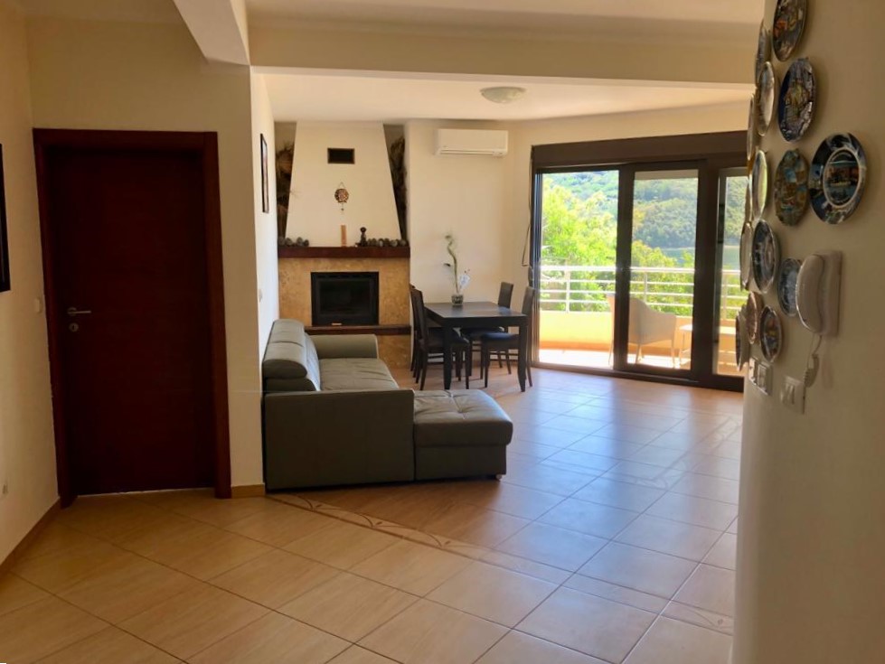 Apartment 89m2 on the first line with panoramic sea views in Dobra Voda