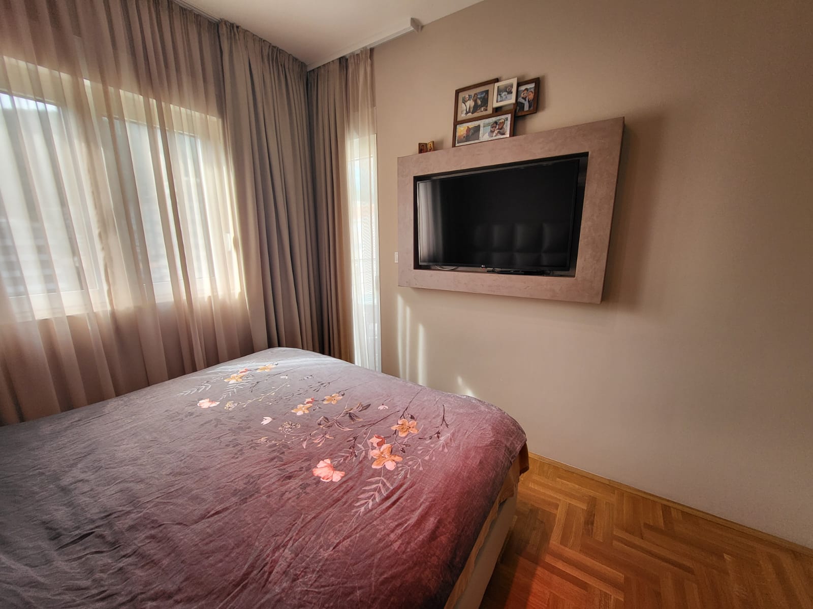 Apartment with two bedrooms and a garage space in Budva