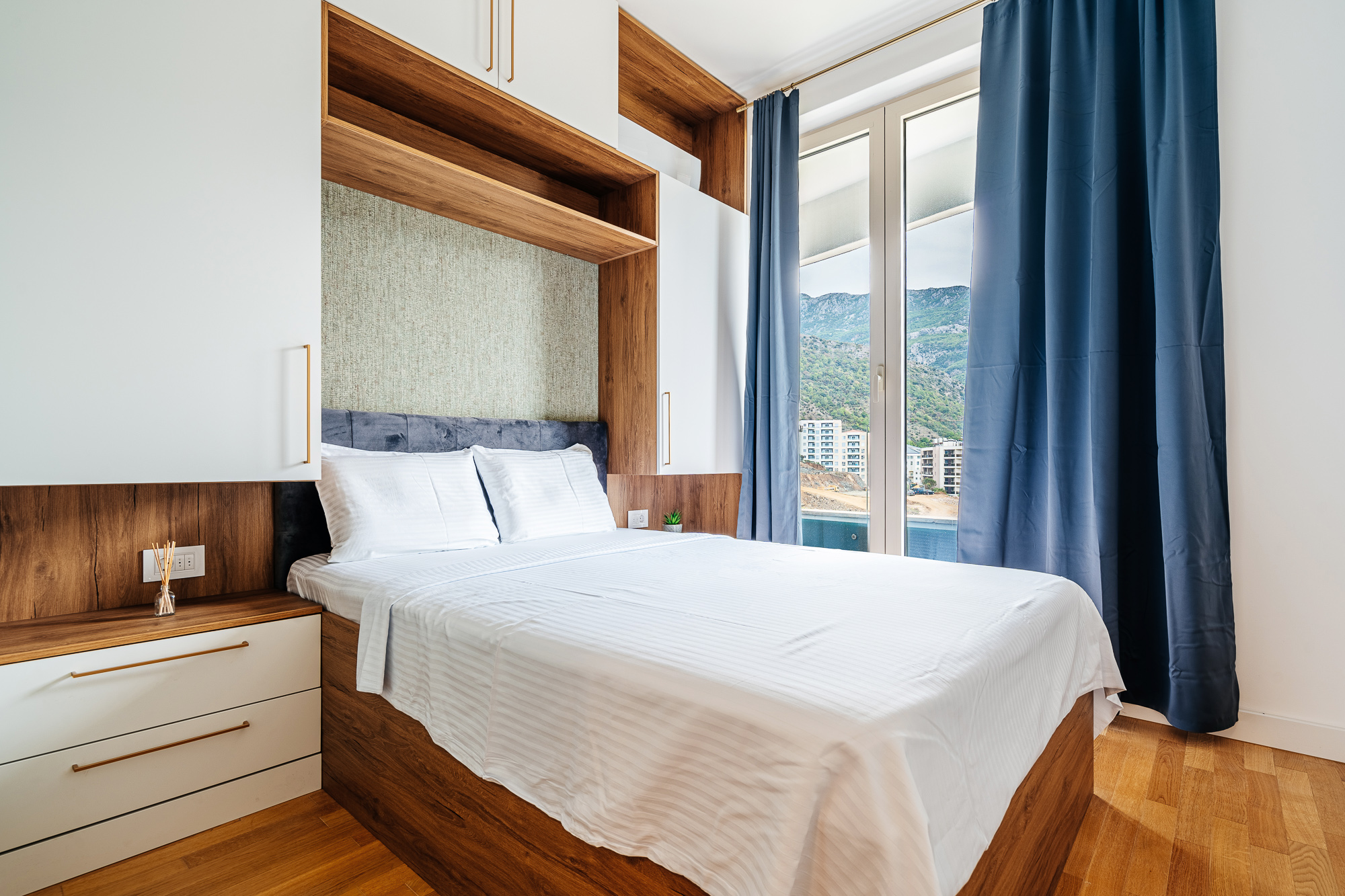 Apartment with two bedrooms and sea views in Becici