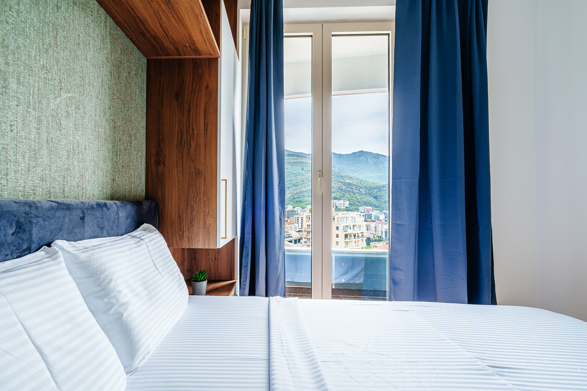 Apartment with two bedrooms and sea views in Becici