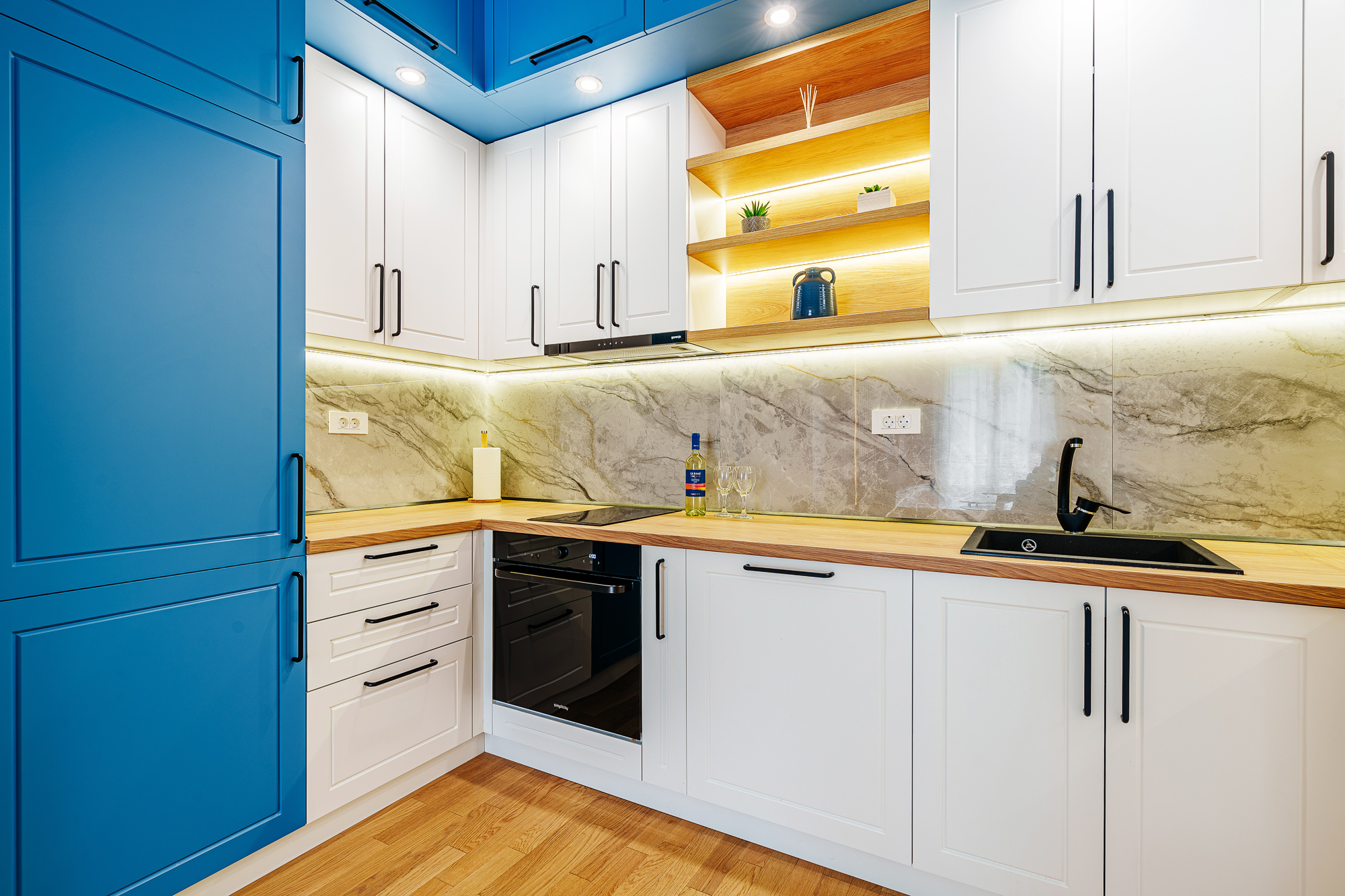 Apartment with two bedrooms and sea views in Becici