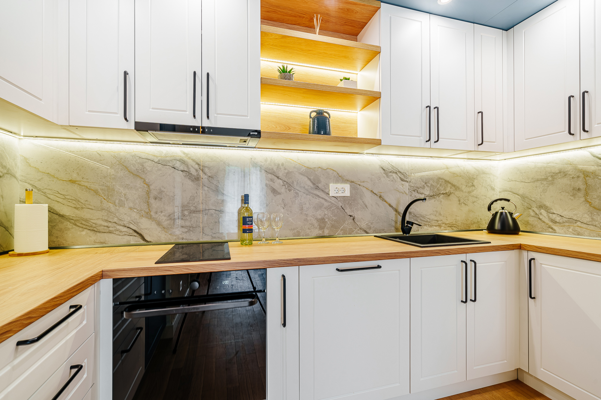 Apartment with two bedrooms and sea views in Becici