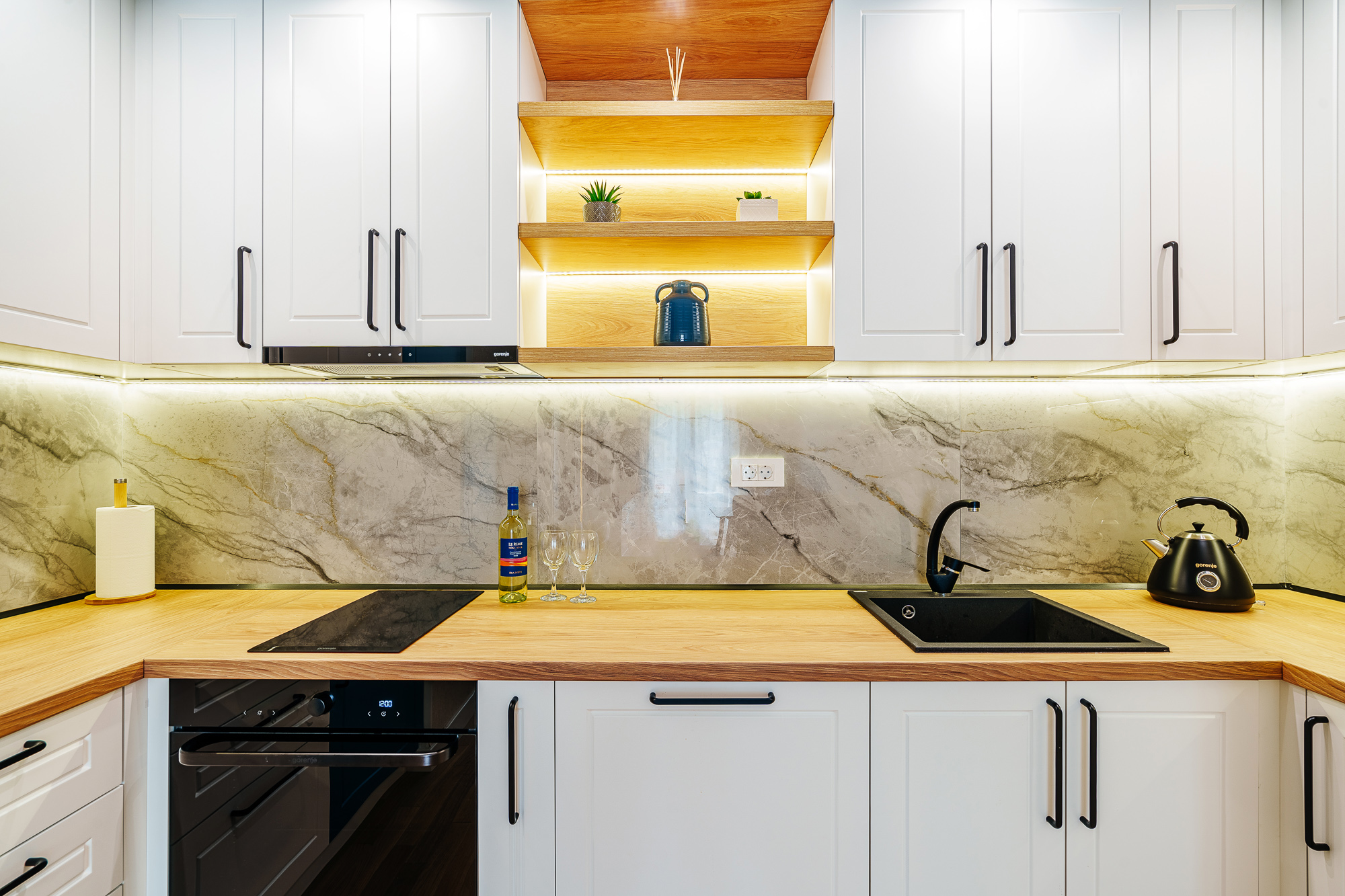 Apartment with two bedrooms and sea views in Becici