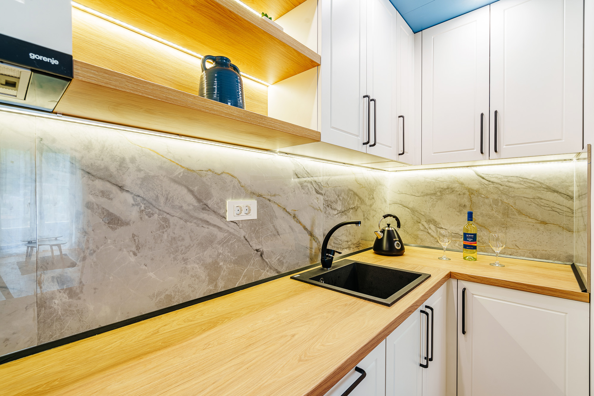 Apartment with two bedrooms and sea views in Becici