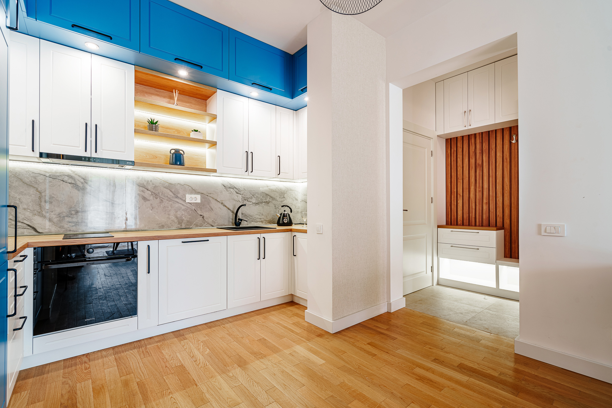 Apartment with two bedrooms and sea views in Becici