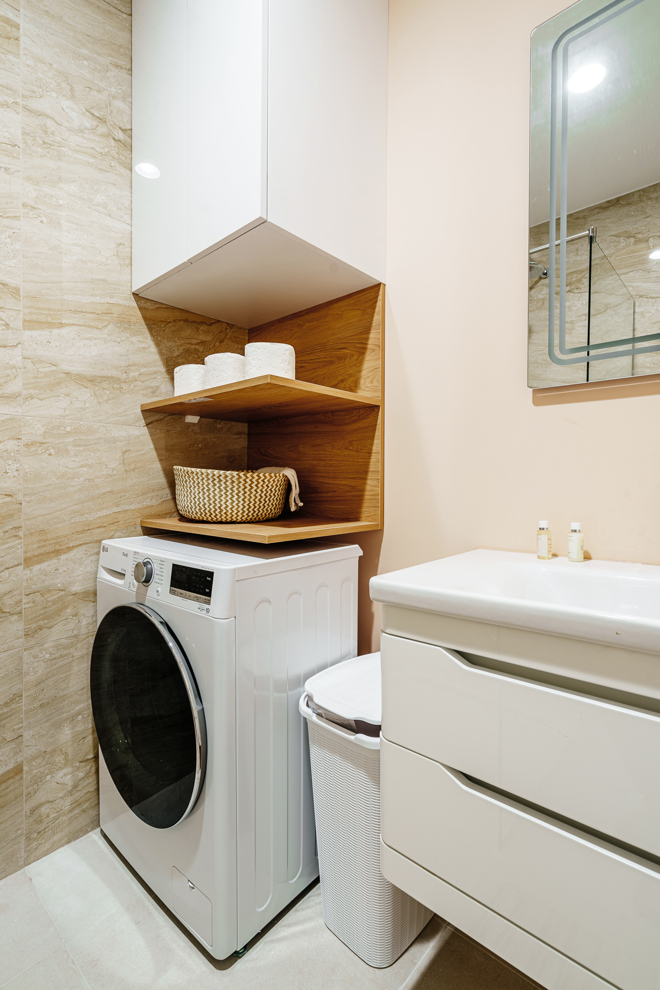 Apartment with two bedrooms and sea views in Becici