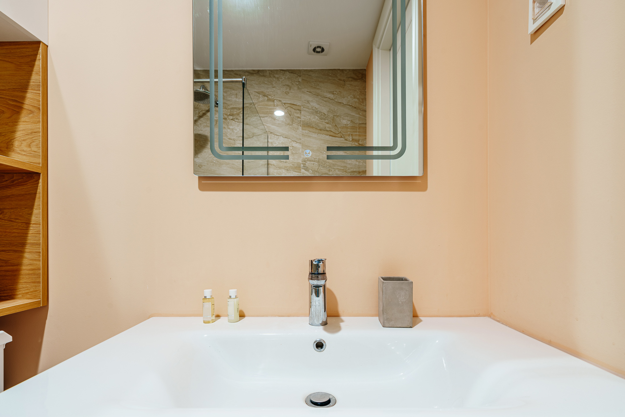 Apartment with two bedrooms and sea views in Becici