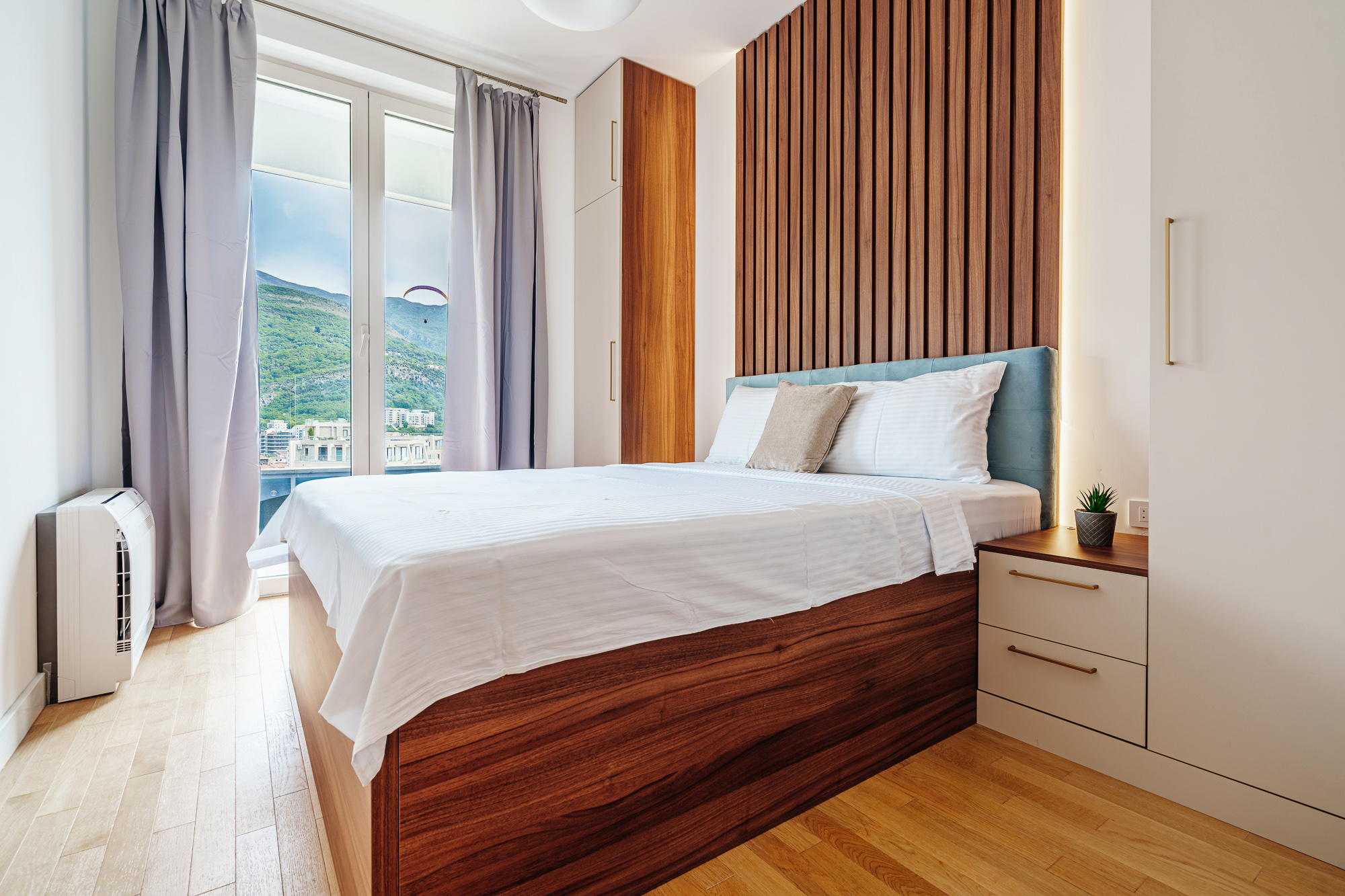 Apartment with two bedrooms and sea views in Becici