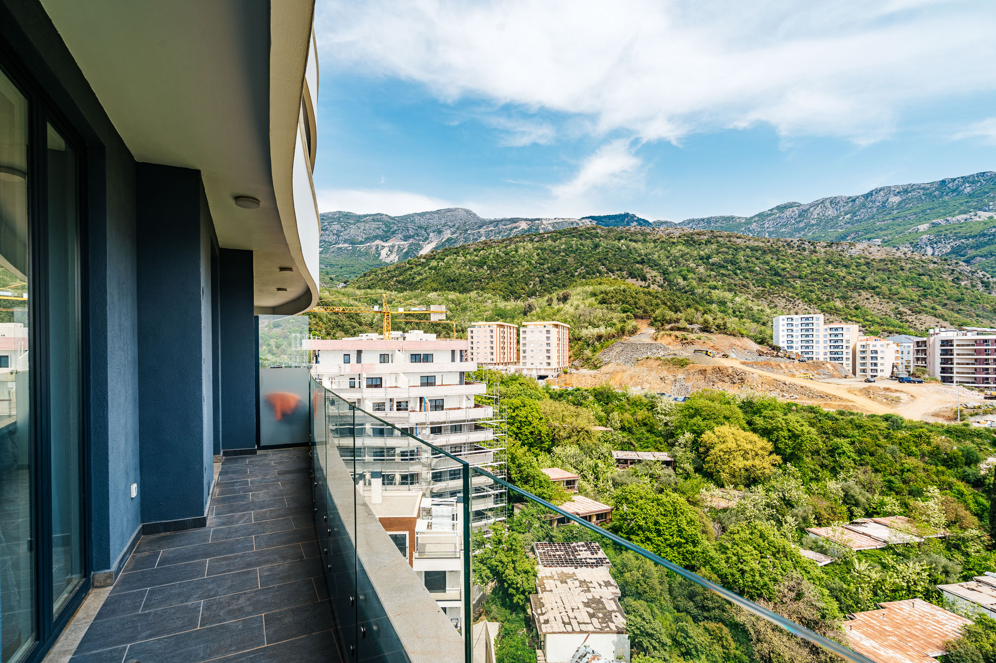 Apartment with two bedrooms and sea views in Becici