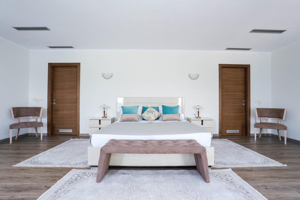 Modern villa located on the first line of Radovici