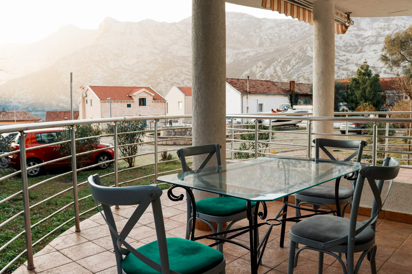 Apartment in Risan 65m2 with one bedroom near the sea