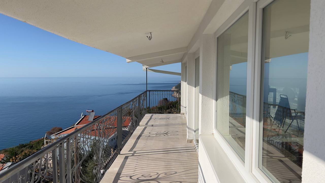 Apartments with panoramic sea views in Dobra Voda