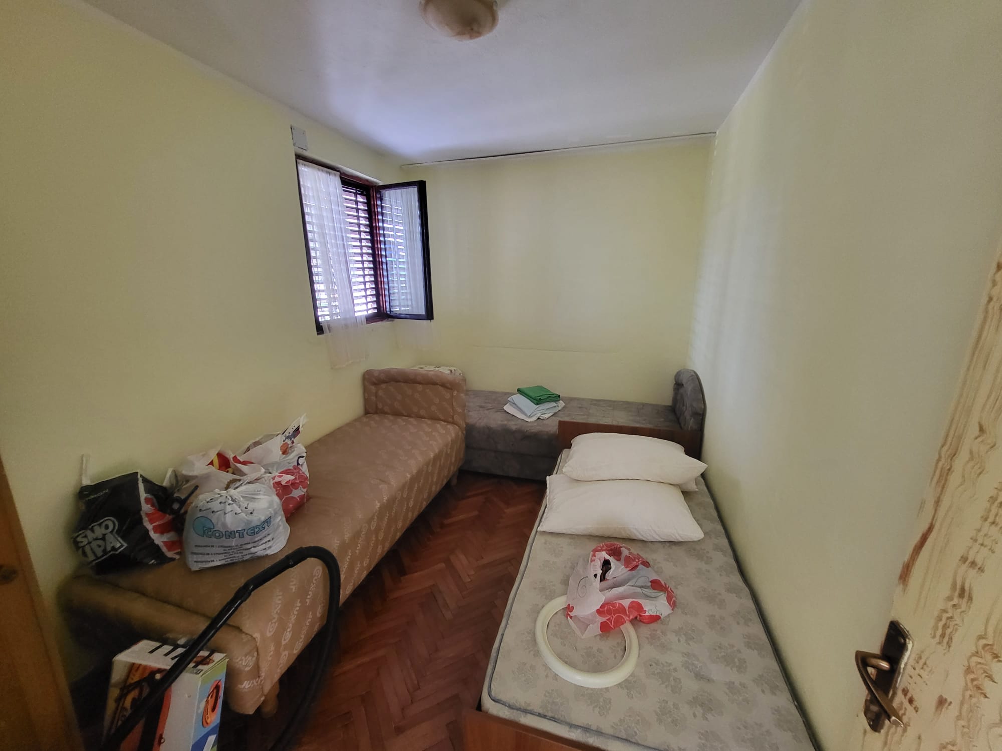 5 bedroom house located in the charming coastal town of Sutomore