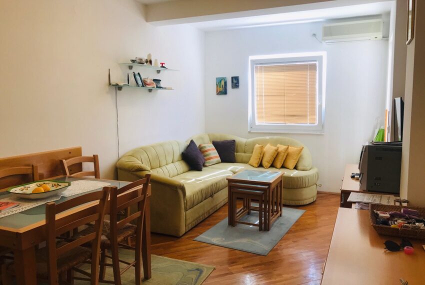 One bedroom apartment in Rafailovici near the sea