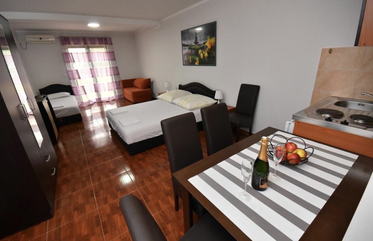 For sale a spacious house in Meljine near the sea