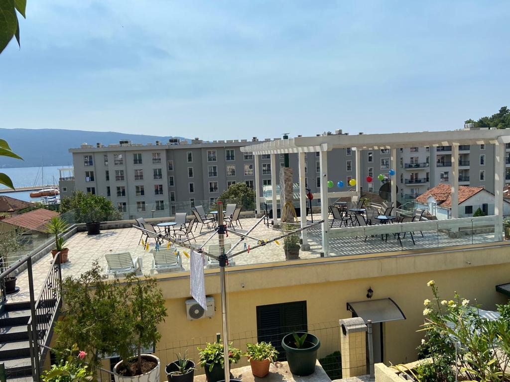 For sale a spacious house in Meljine near the sea