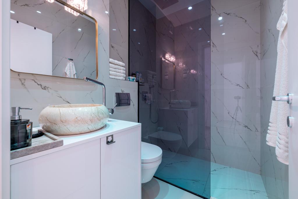 Luxury first floor apartment with a spacious terrace in Rafailovici