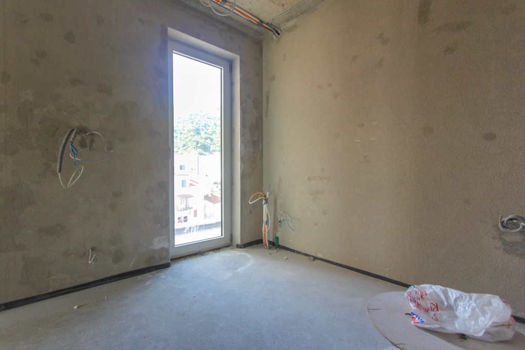 Apartments in a new building with 2 and 3 bedrooms and partial sea views