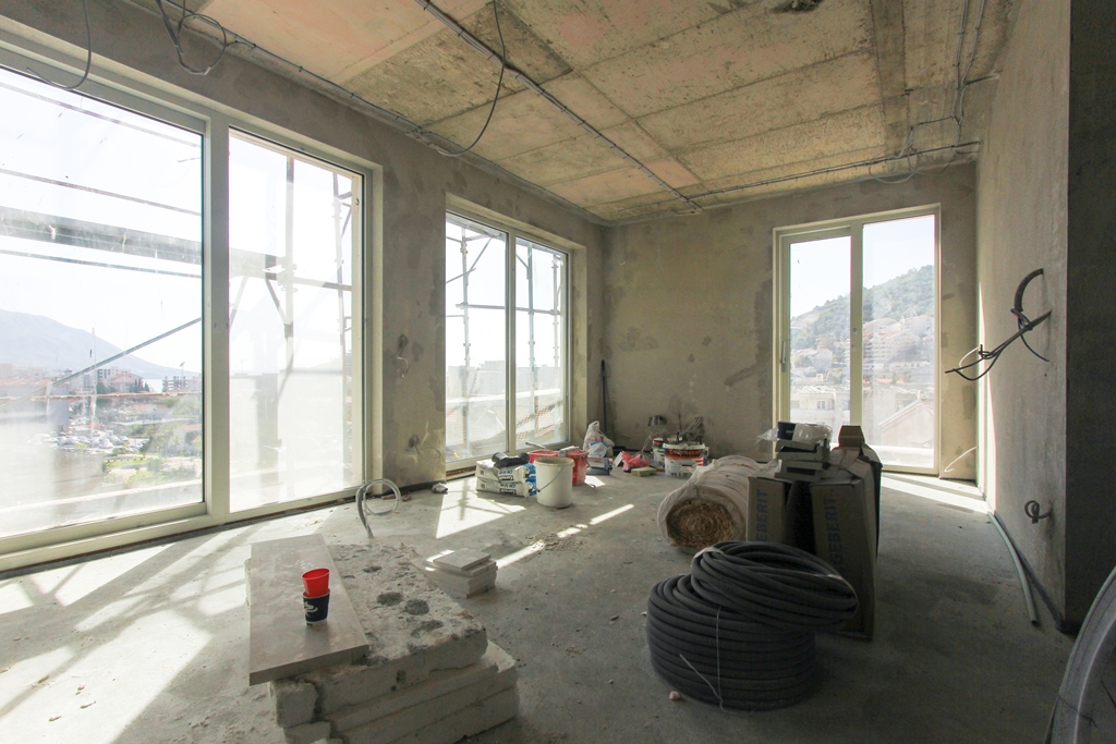 Apartments in a new building with 2 and 3 bedrooms and partial sea views