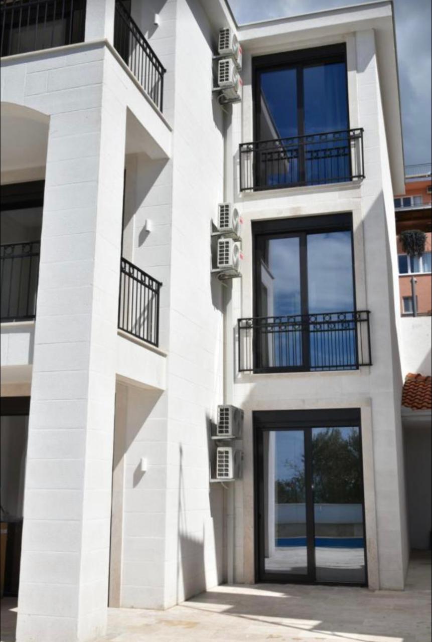 FOR SALE – Luxury apartments with sea view | Exclusive location near Budva | Garage space included in the price