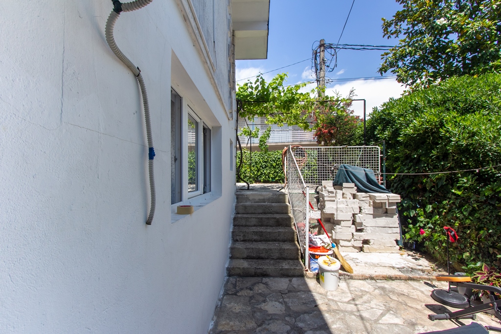 Two-storey house with 6 bedrooms in Herceg Novi, Zelenika