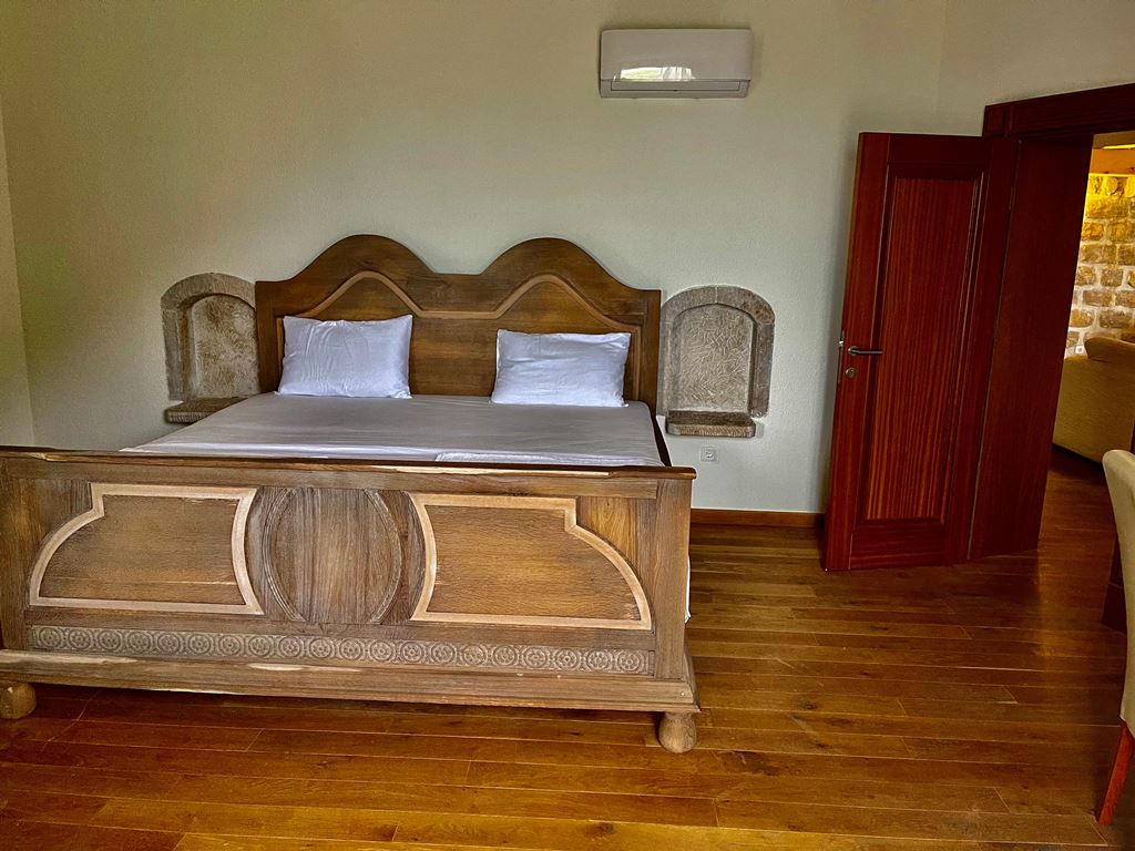 Apartments in an exclusive location not far from Budva with a sea view