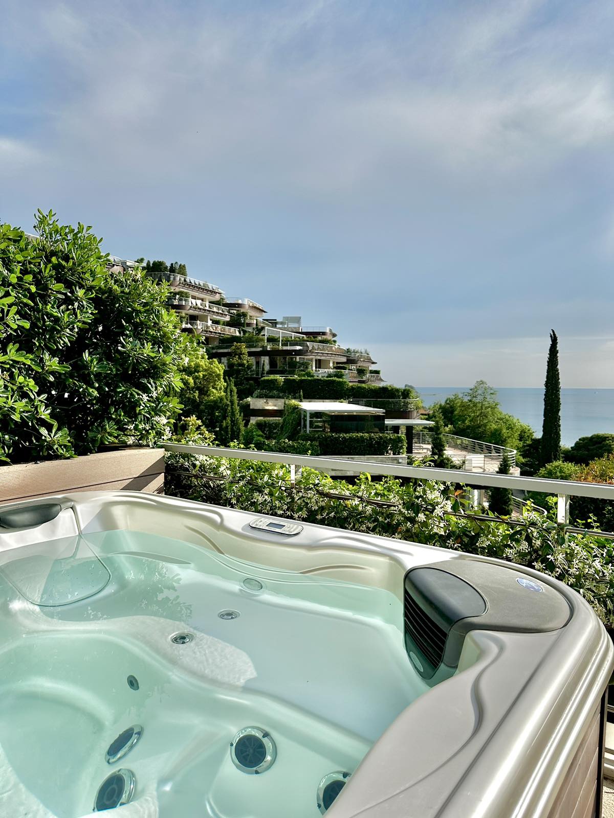 Luxurious apartment in Budva with sea view